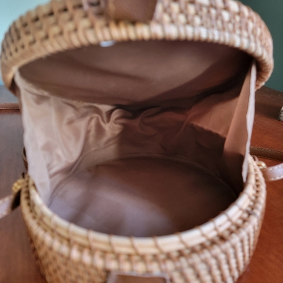 NWOT Rattan Vegan Leather Woven Crossbody Bag Purse - Picture 10 of 11